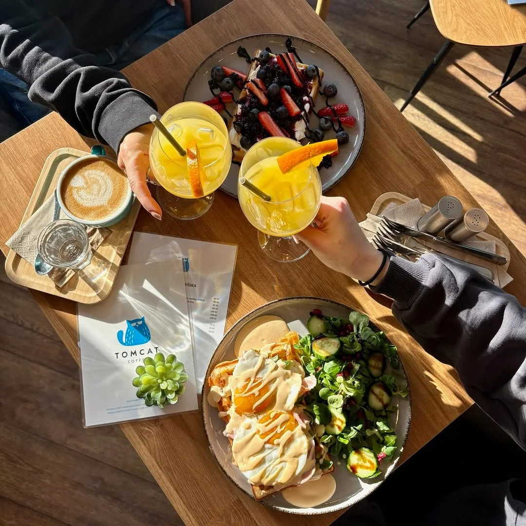 Nedělní brunch — vafle a ovoce